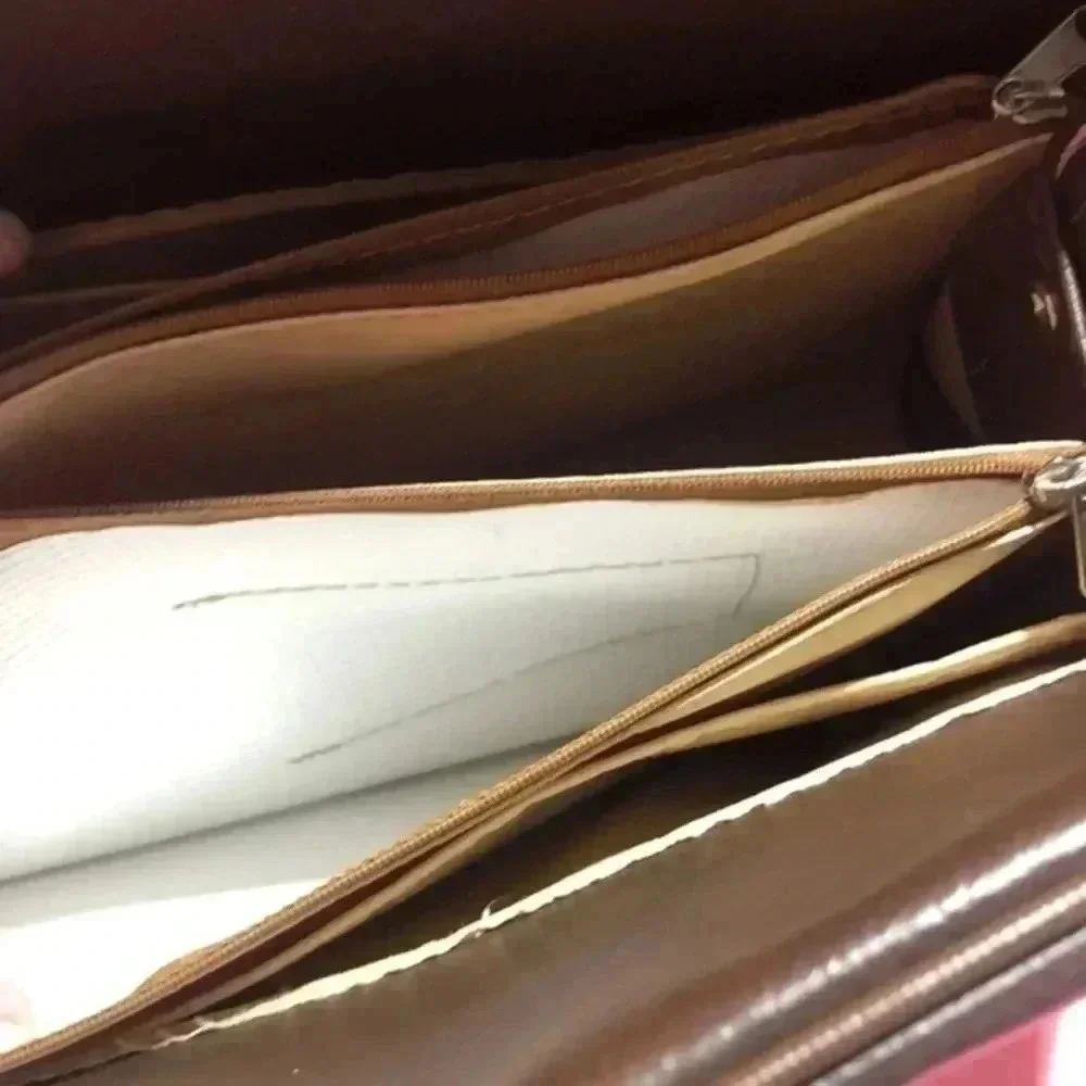 Dark brown purse / shoulder bag multiple‎ compartments